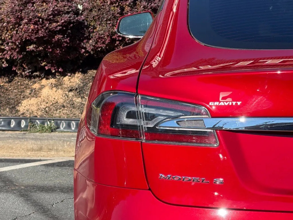 Tesla Model S photo 15