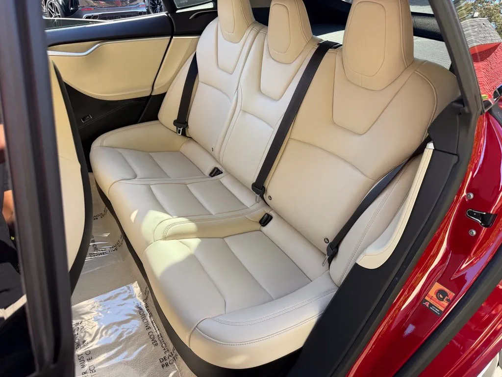 Tesla Model S photo 31