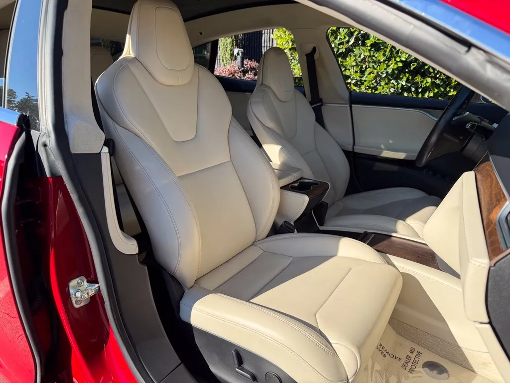 Tesla Model S photo 34