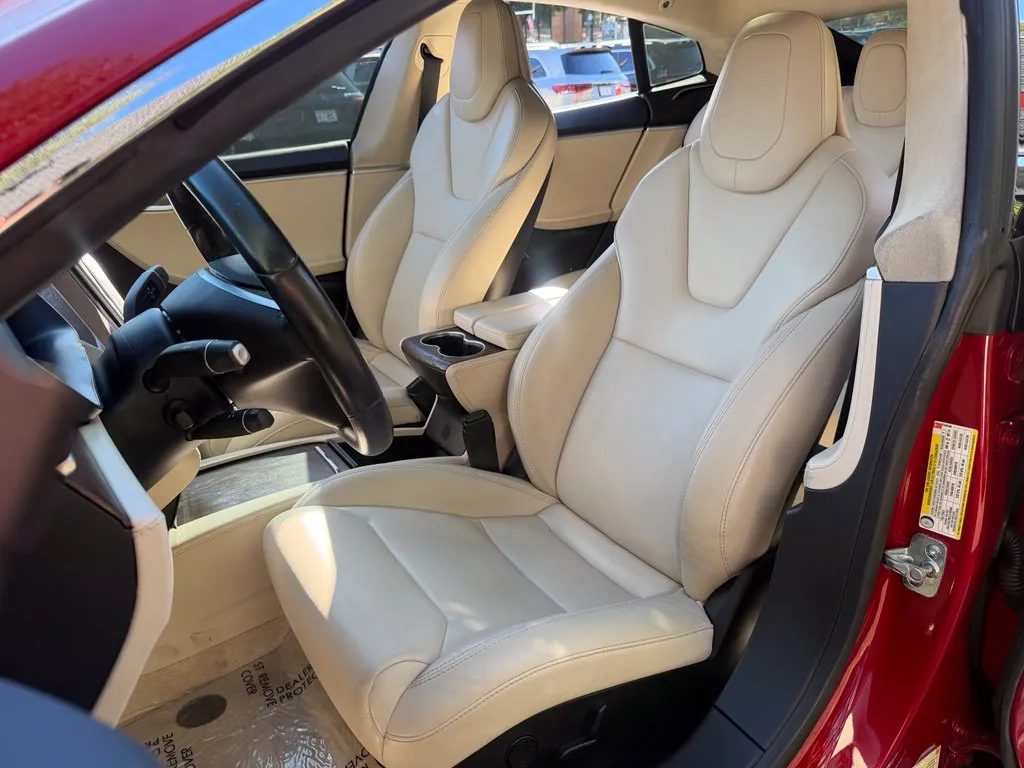 Tesla Model S photo 26