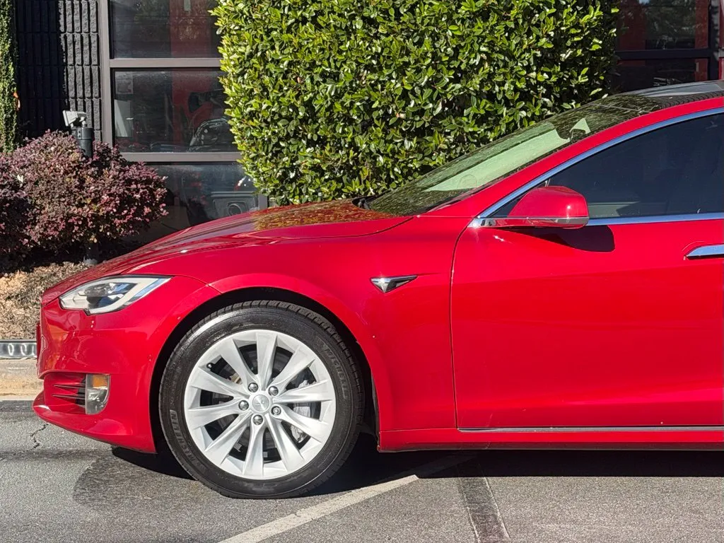 Tesla Model S photo 10