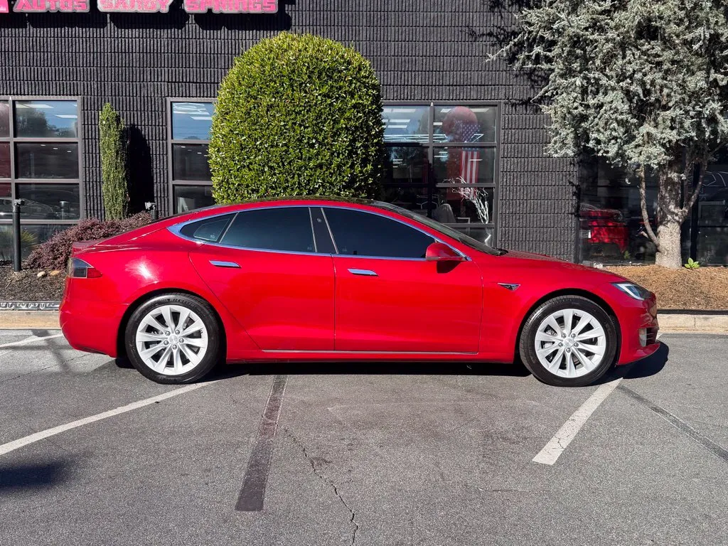 Tesla Model S photo 21