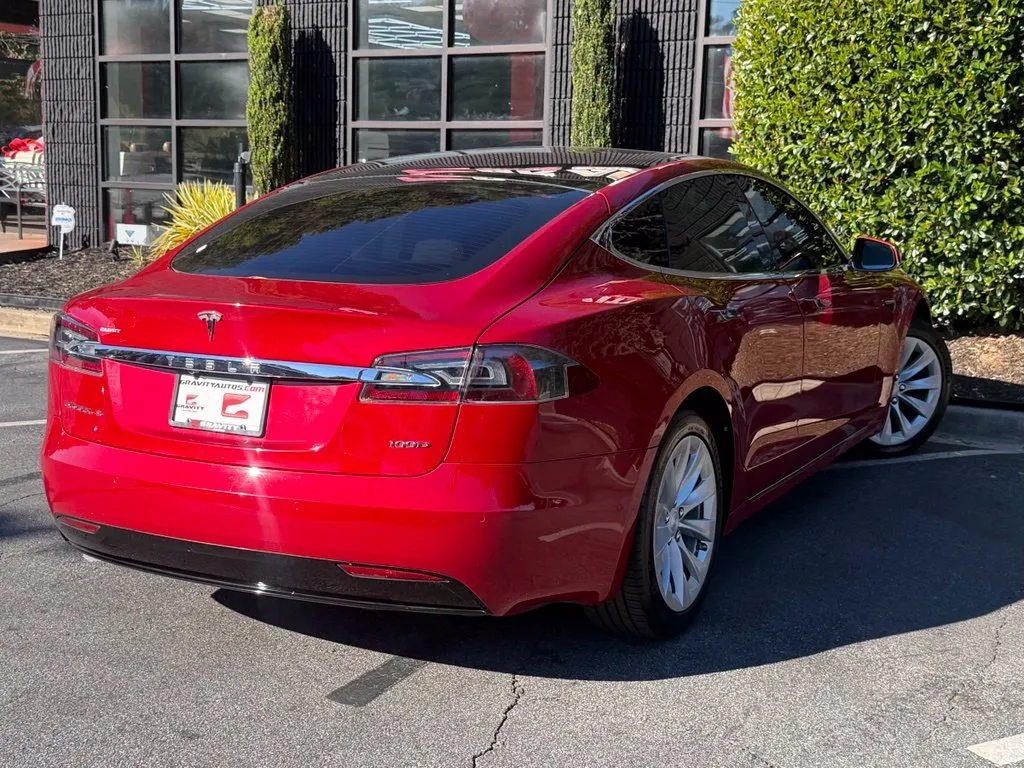 Tesla Model S photo 12