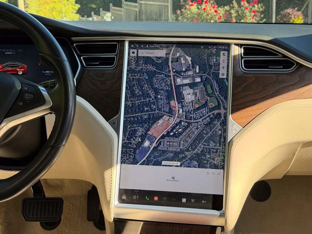 Tesla Model S photo 47