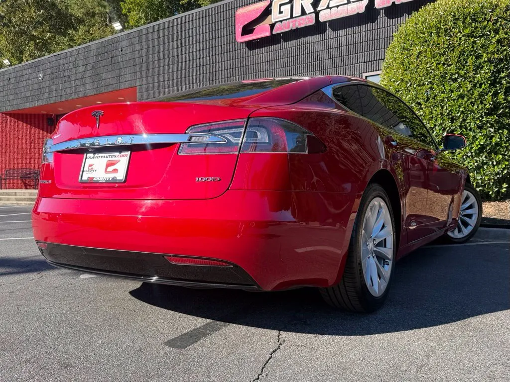 Tesla Model S photo 13