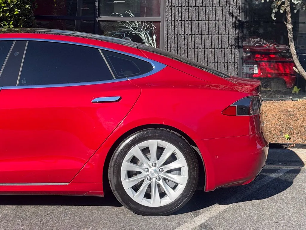Tesla Model S photo 11