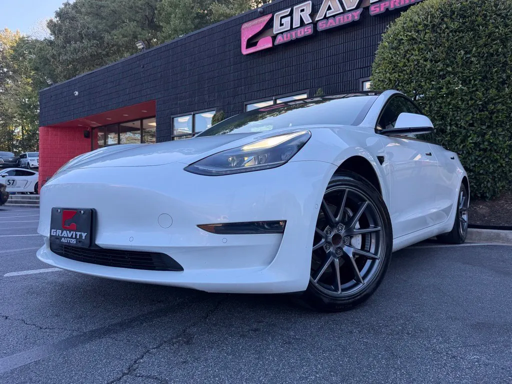 Tesla Model 3 photo 2