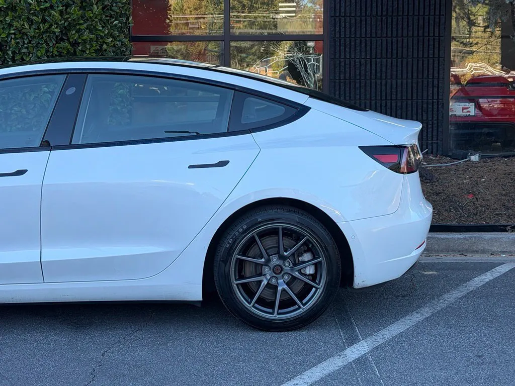 Tesla Model 3 photo 11