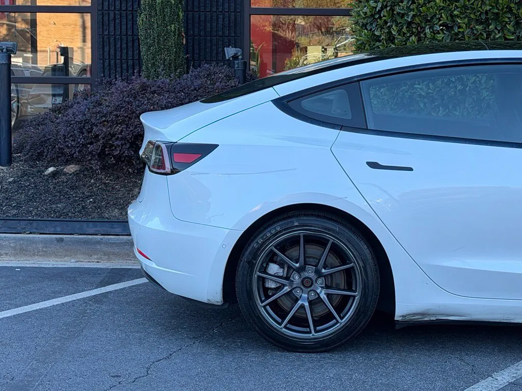 Tesla Model 3 photo 22