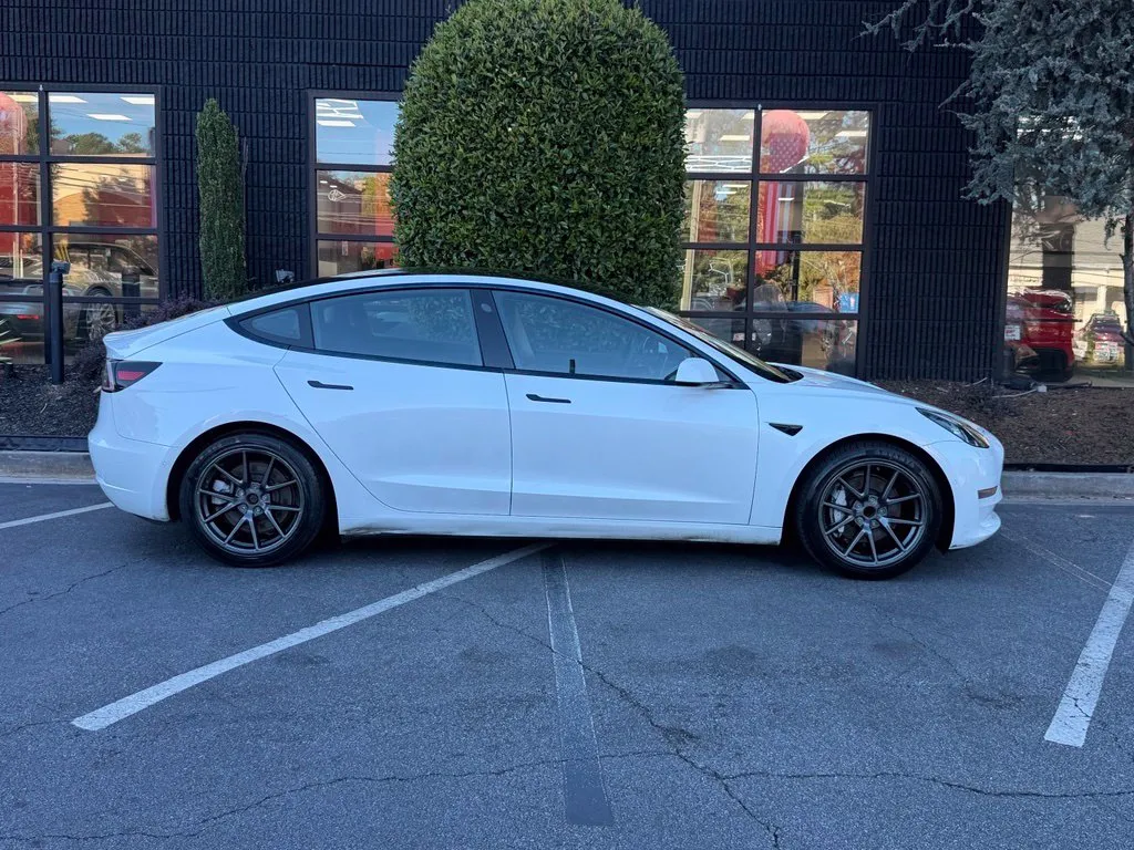 Tesla Model 3 photo 21