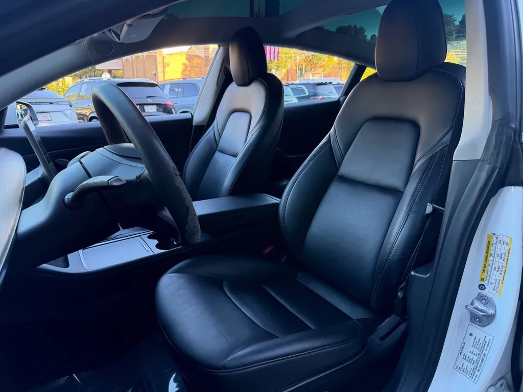 Tesla Model 3 photo 26