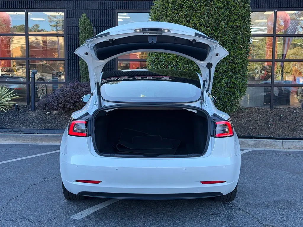 Tesla Model 3 photo 17