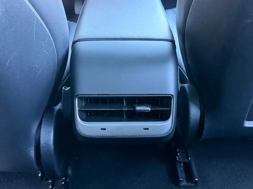Tesla Model 3 photo 47