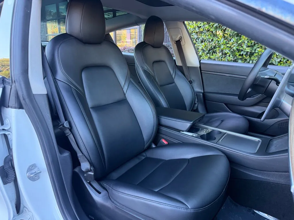 Tesla Model 3 photo 34