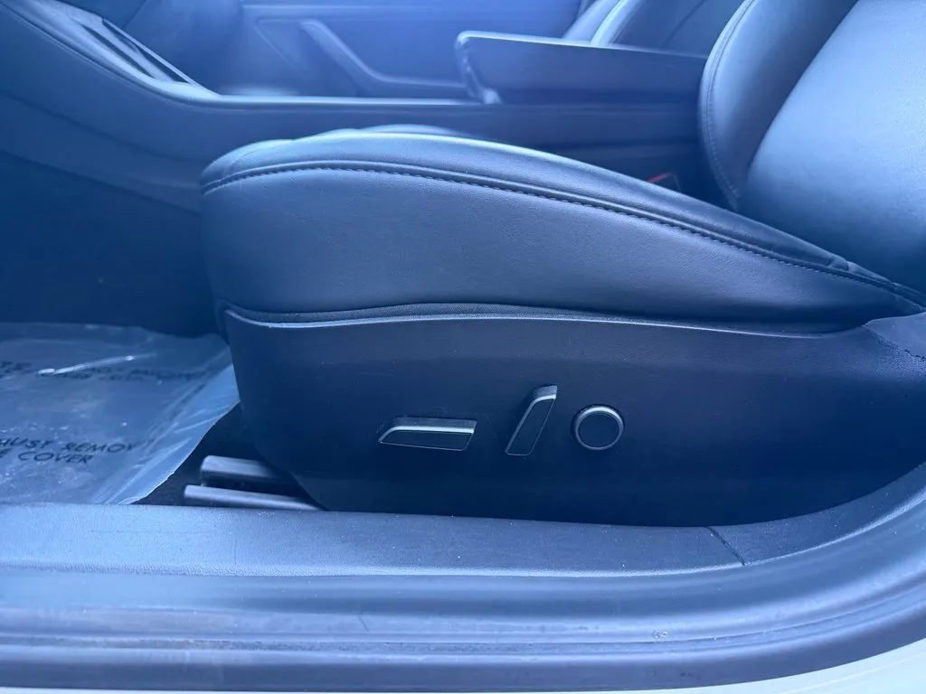 Tesla Model 3 photo 27