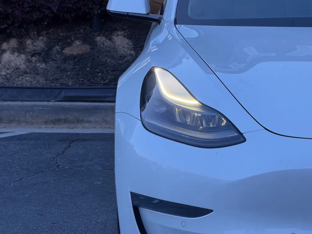 Tesla Model 3 photo 5