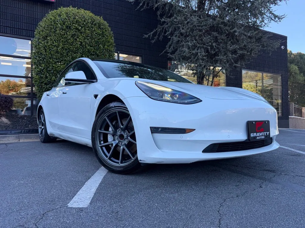 Tesla Model 3 photo 8