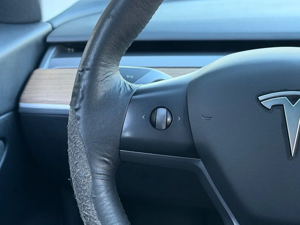 Tesla Model 3 photo 44