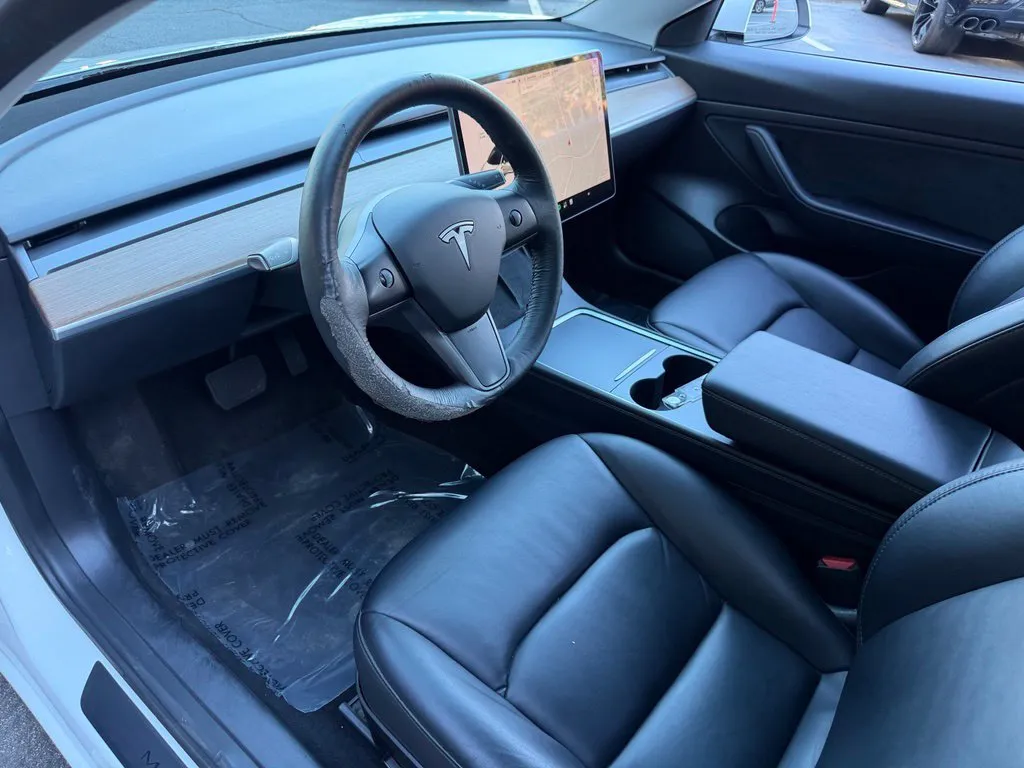 Tesla Model 3 photo 24