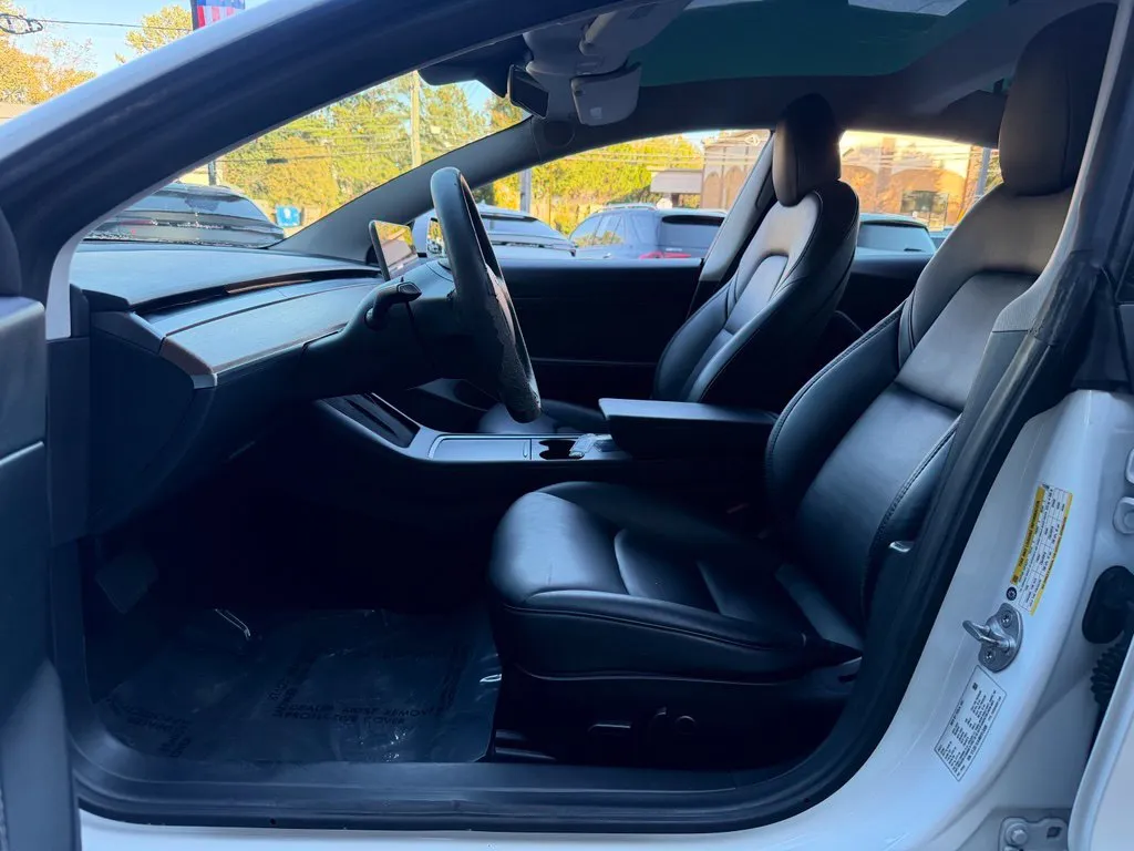 Tesla Model 3 photo 25