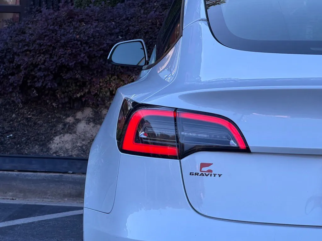 Tesla Model 3 photo 15