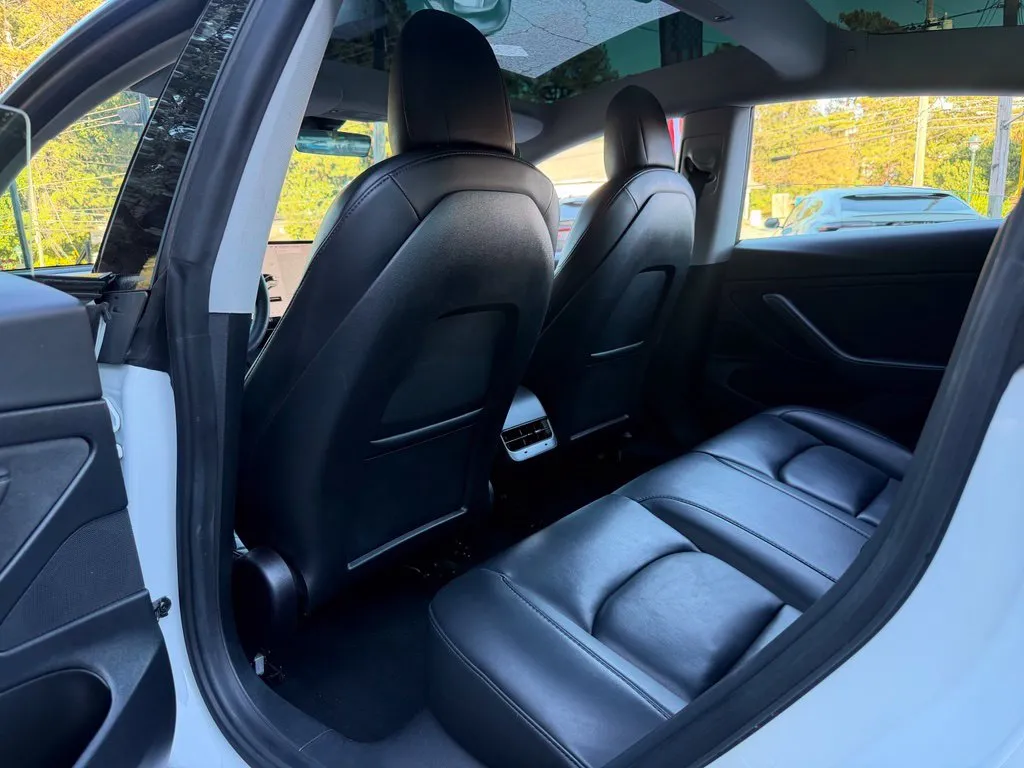 Tesla Model 3 photo 30