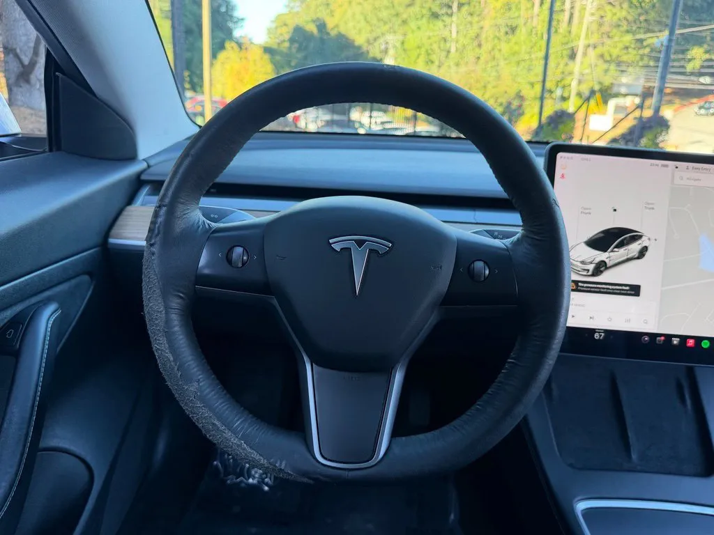 Tesla Model 3 photo 43