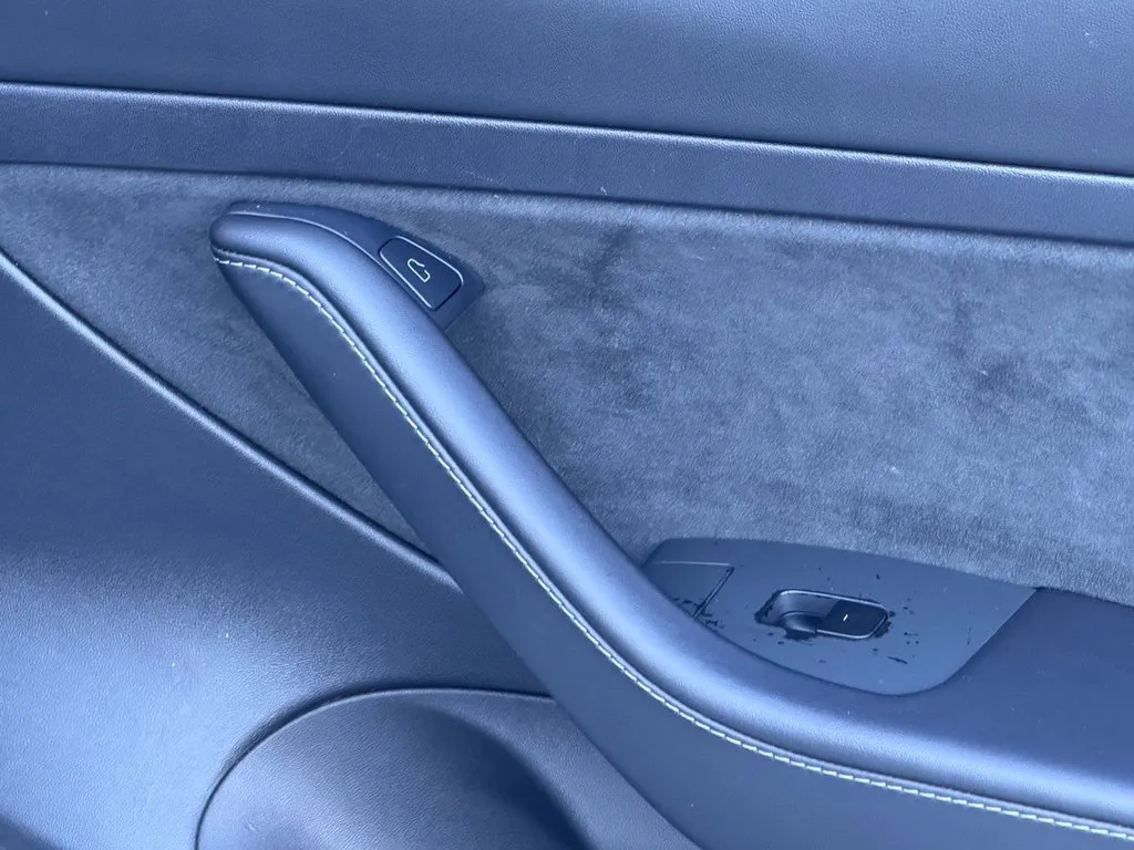 Tesla Model 3 photo 37