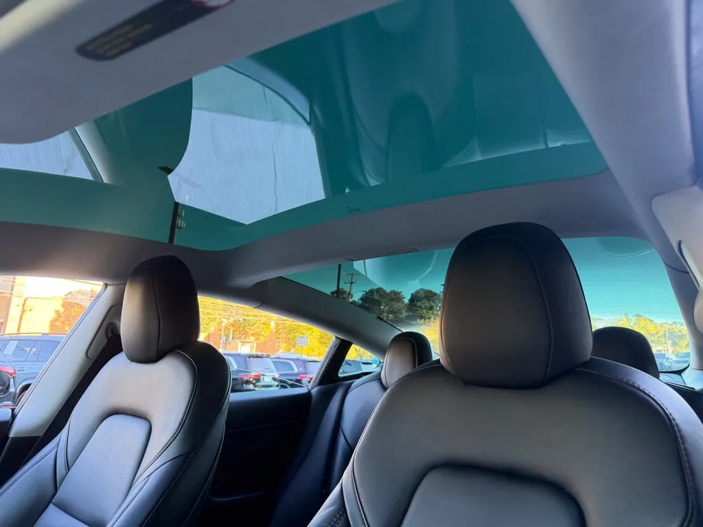 Tesla Model 3 photo 48