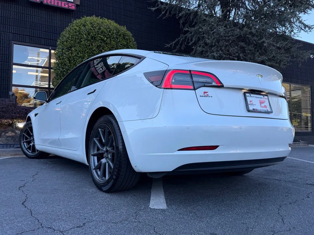Tesla Model 3 photo 20