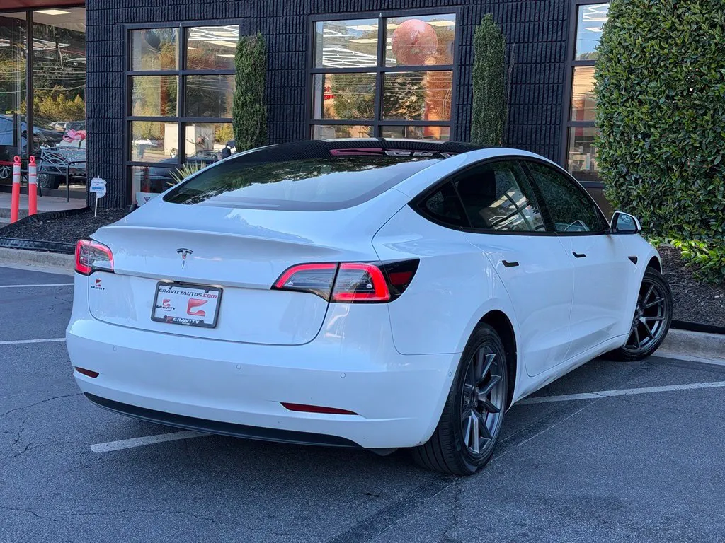 Tesla Model 3 photo 12