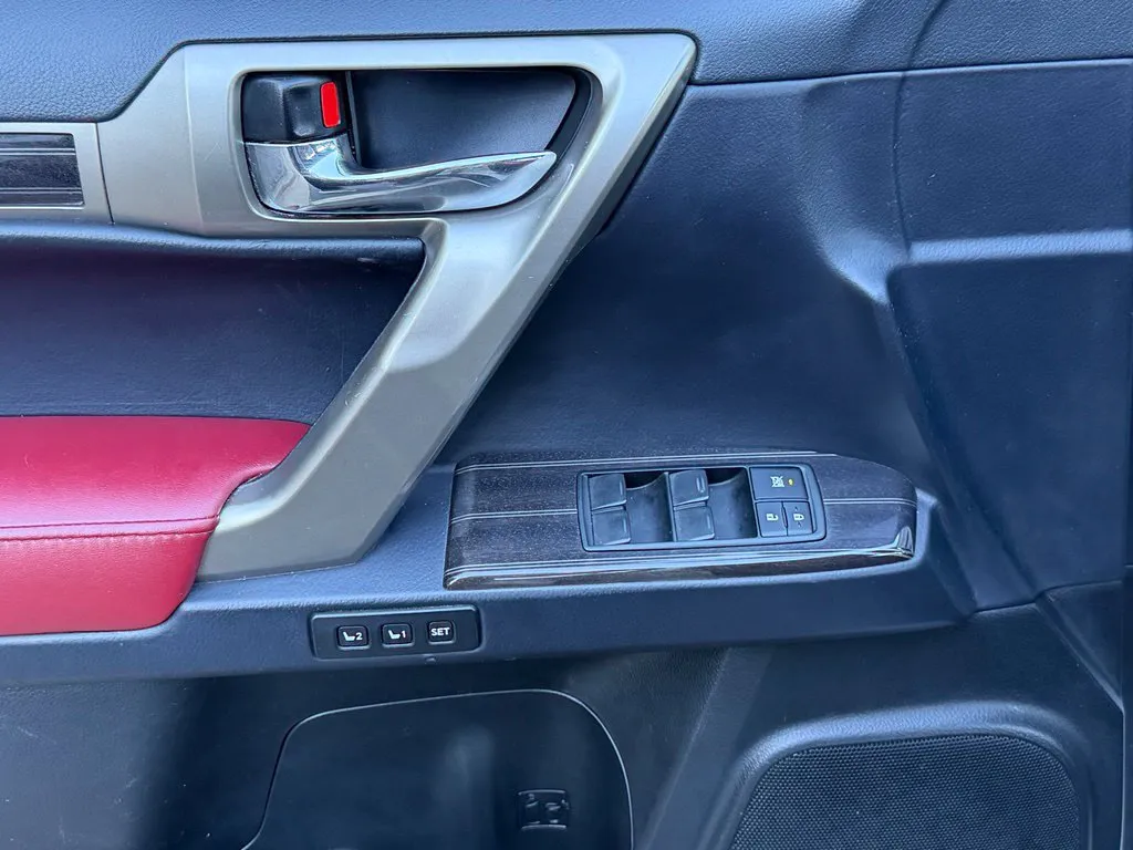 Lexus GX photo 30