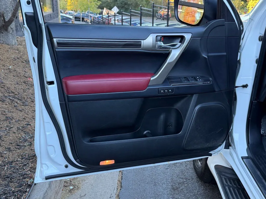 Lexus GX photo 29