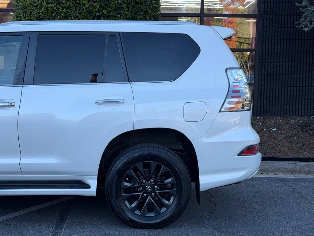 Lexus GX photo 11
