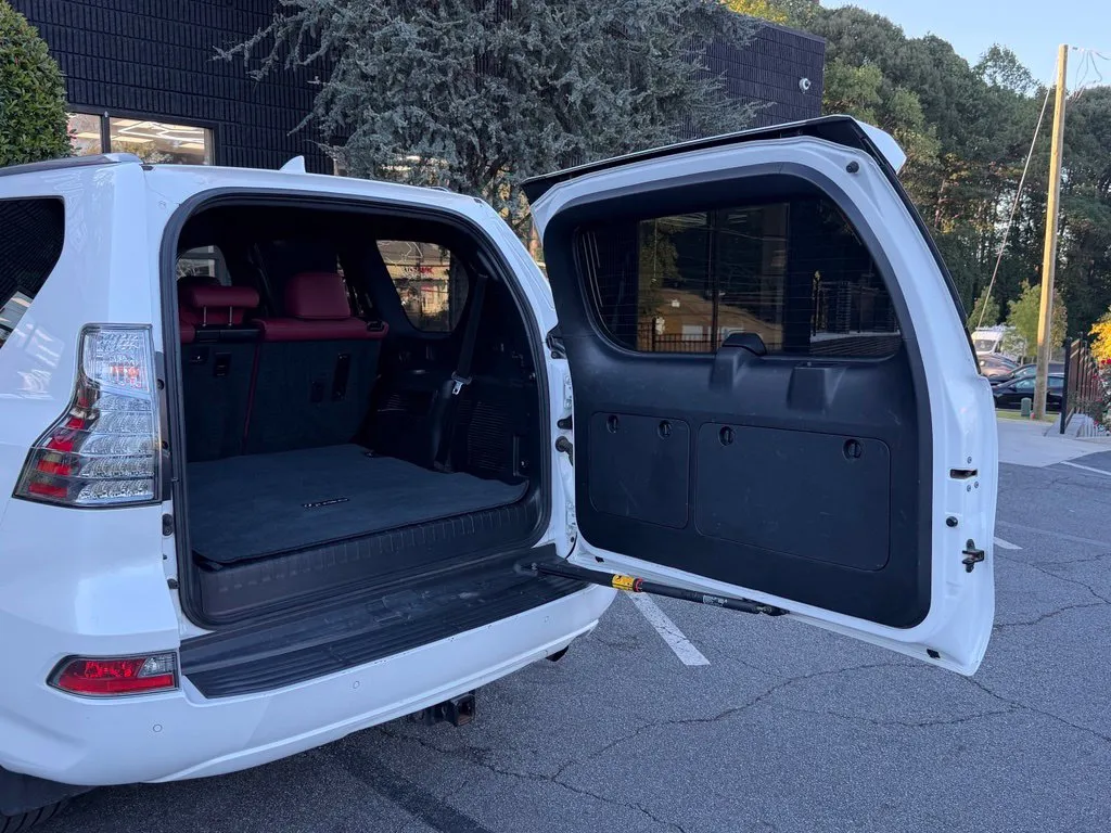 Lexus GX photo 17