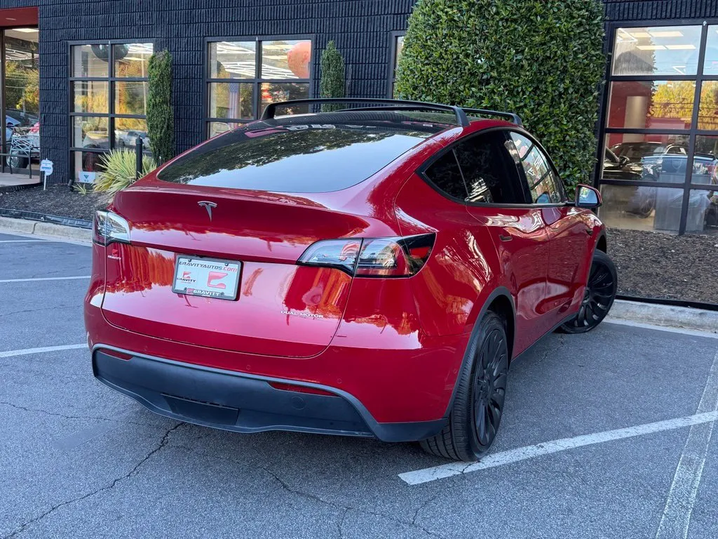 Tesla Model Y photo 12