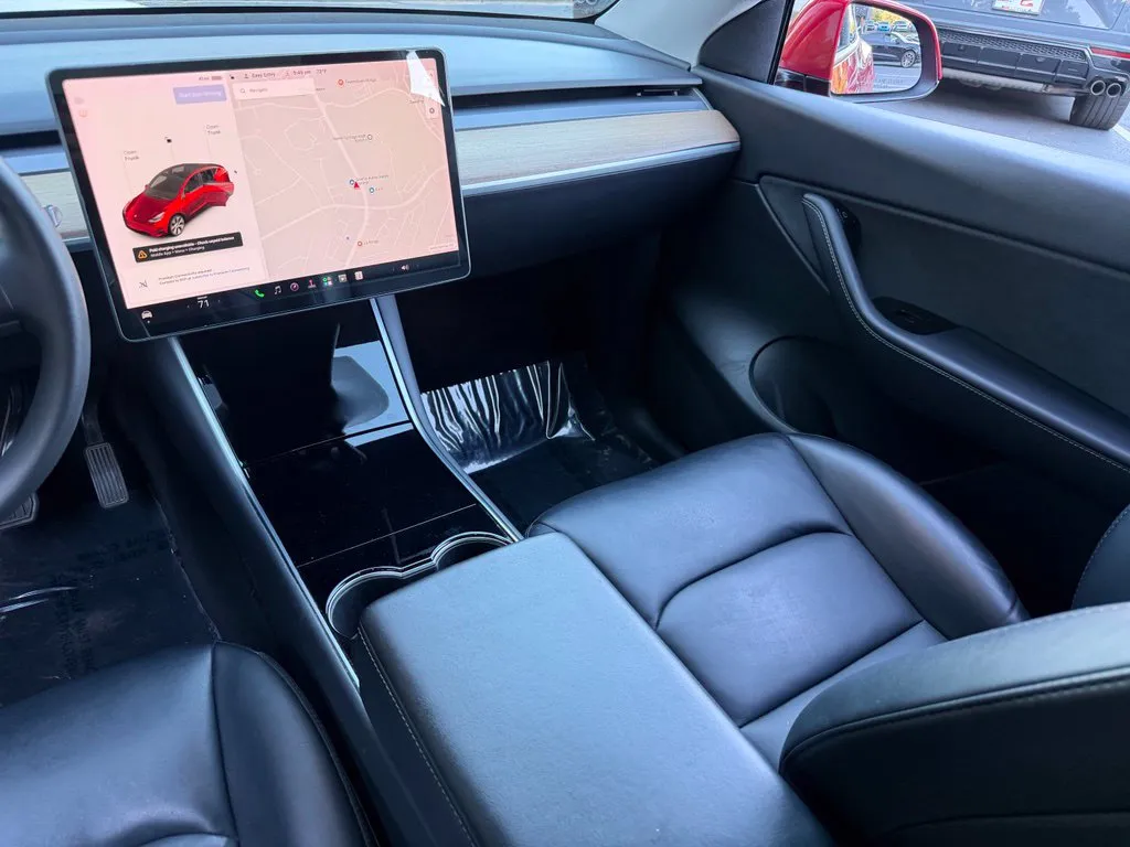 Tesla Model Y photo 42