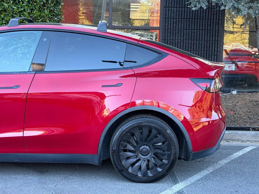 Tesla Model Y photo 11