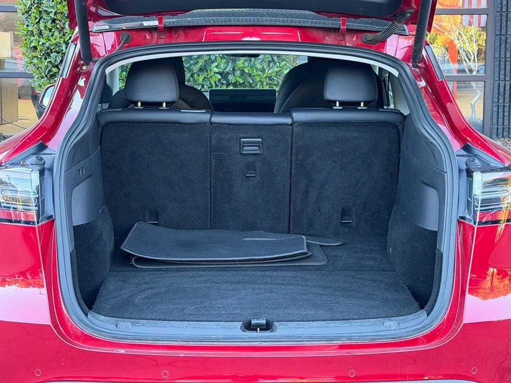 Tesla Model Y photo 18