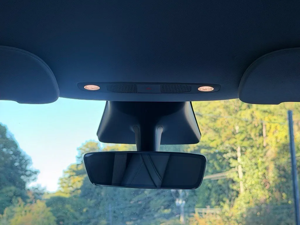 Tesla Model Y photo 48