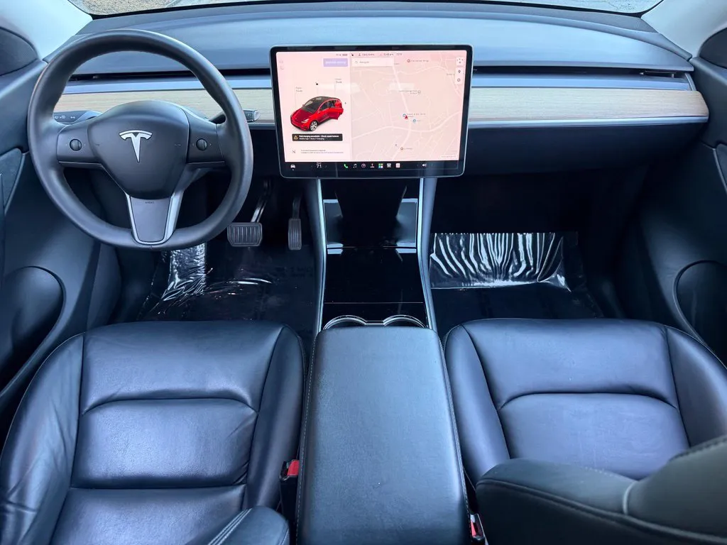 Tesla Model Y photo 40