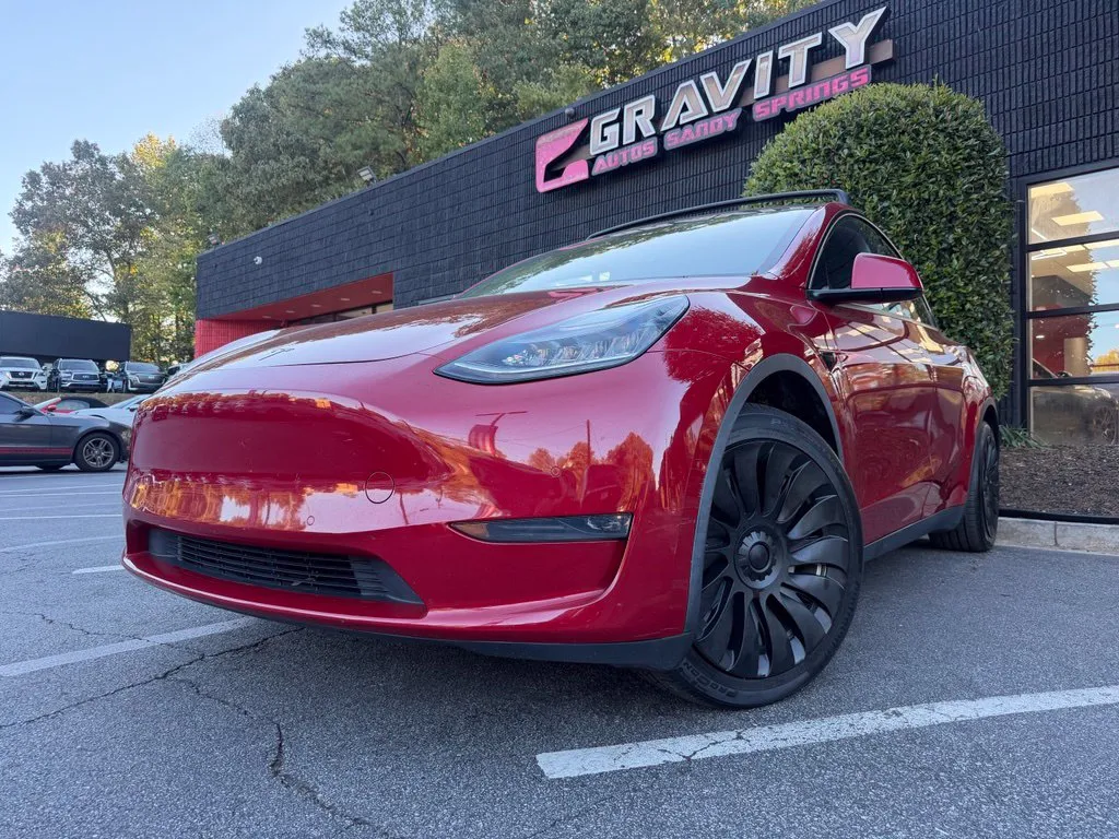 Tesla Model Y photo 2