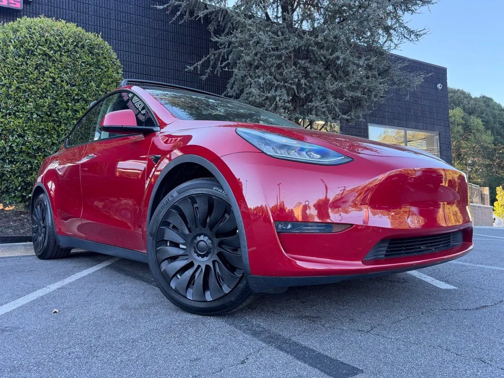 Tesla Model Y photo 8