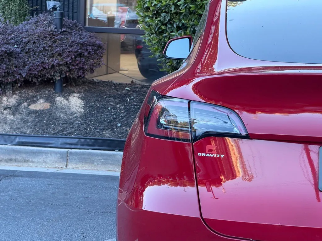Tesla Model Y photo 15