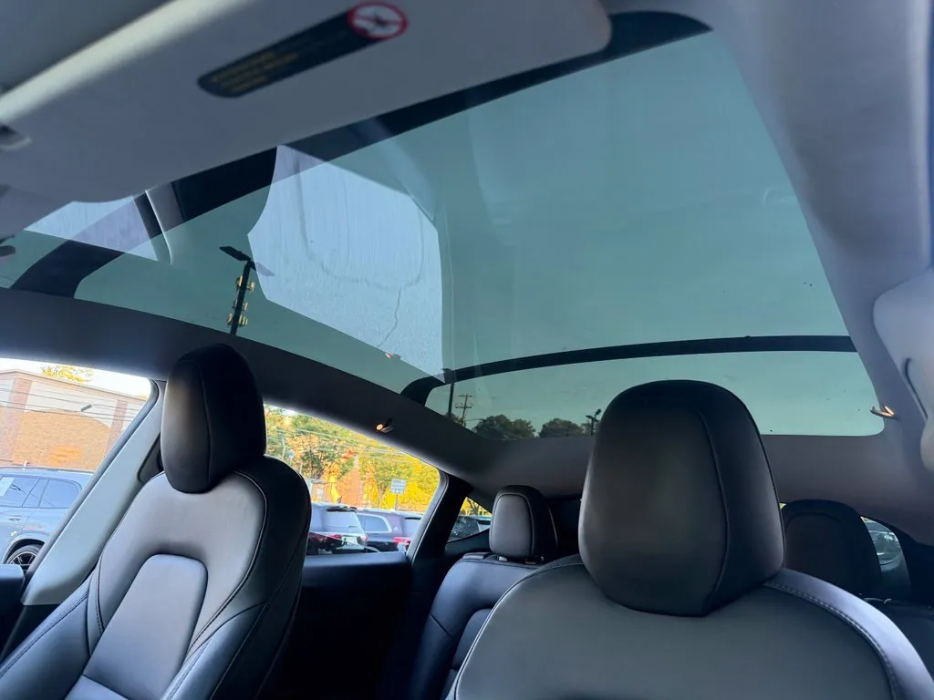 Tesla Model Y photo 50