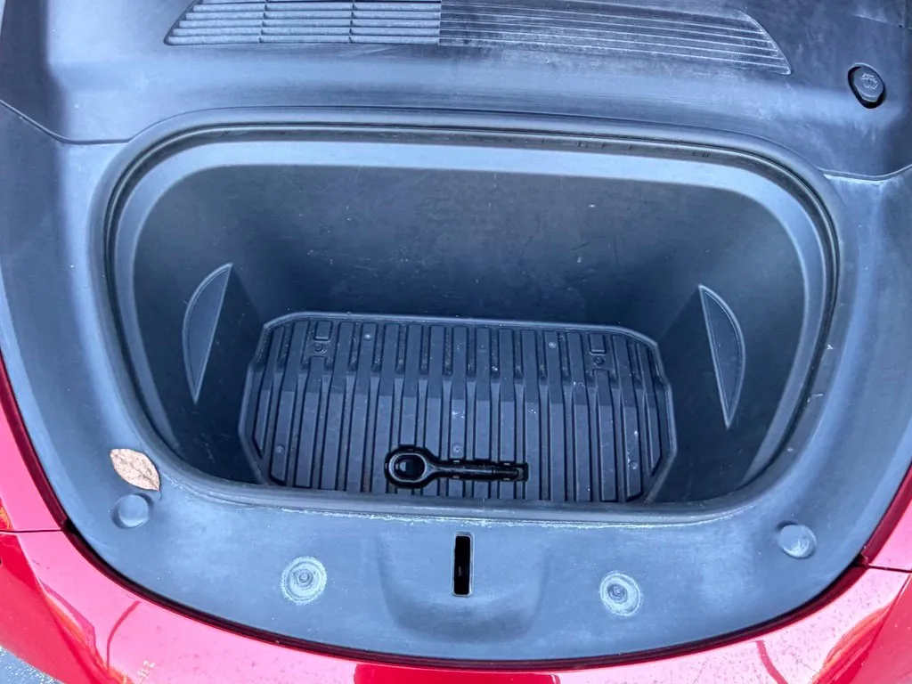 Tesla Model Y photo 3