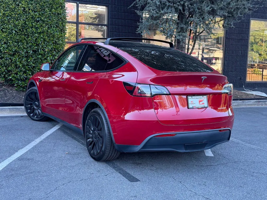 Tesla Model Y photo 19