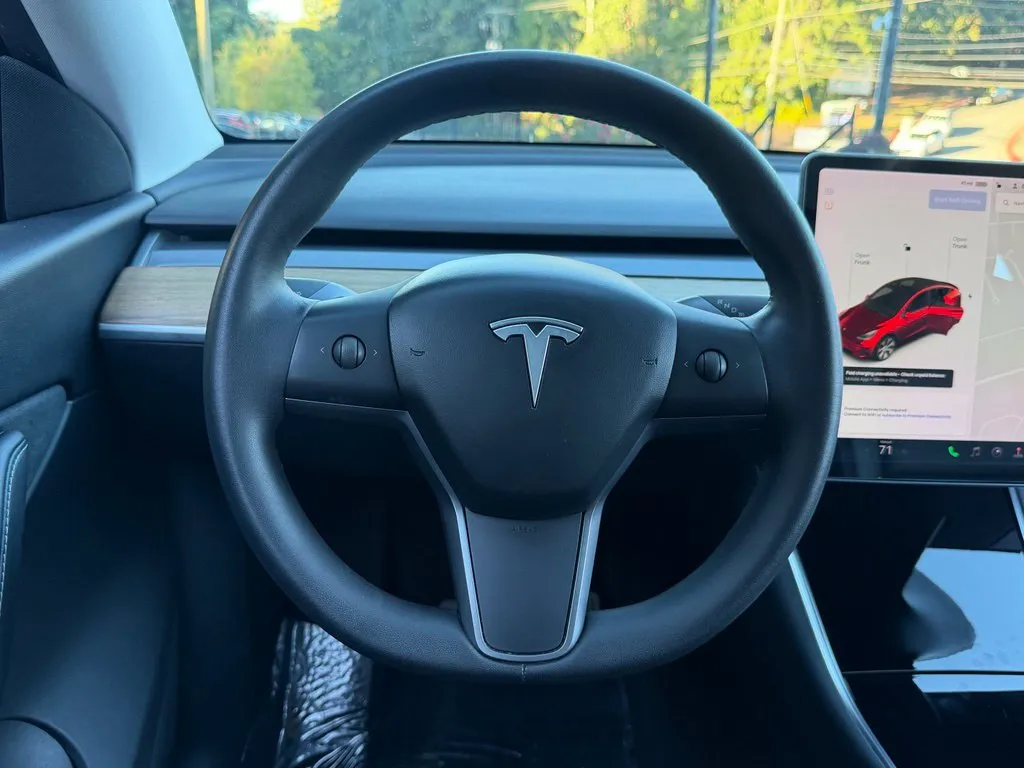 Tesla Model Y photo 43