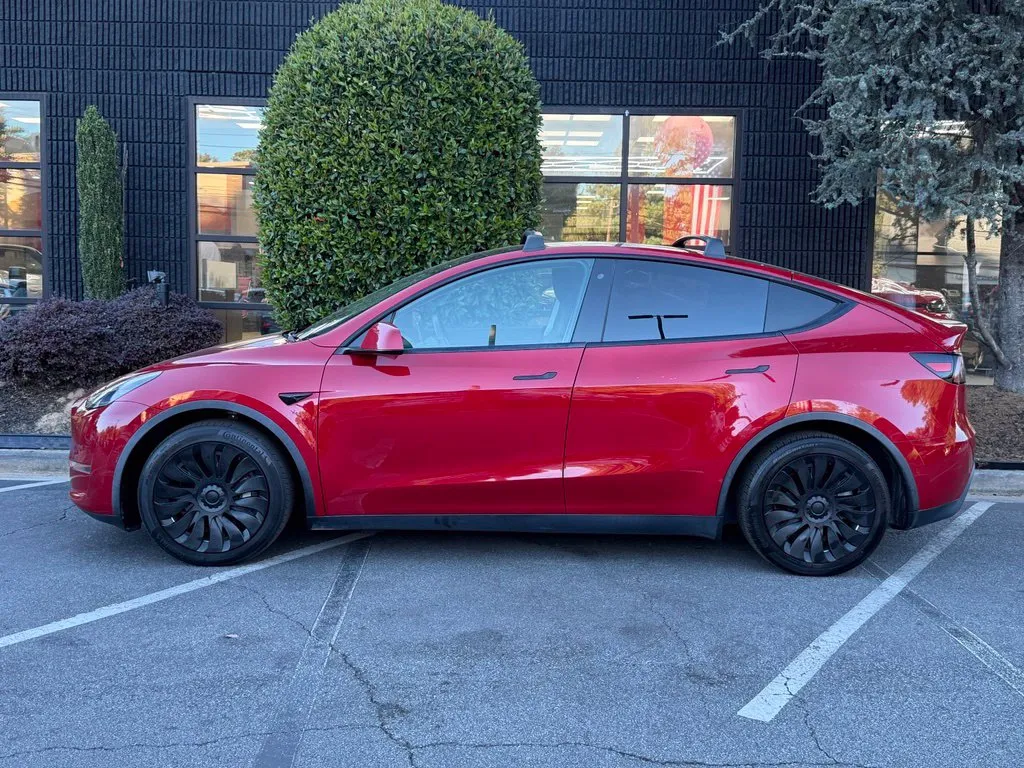 Tesla Model Y photo 9