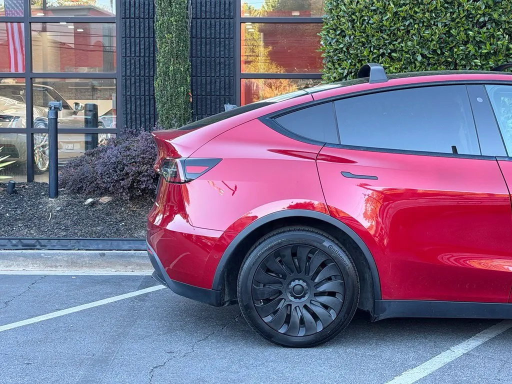 Tesla Model Y photo 22